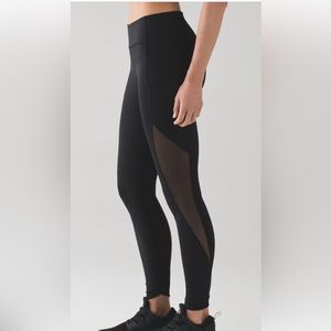 LULULEMON - SOLE TRAINING 7/8 TIGHT. Size 4.